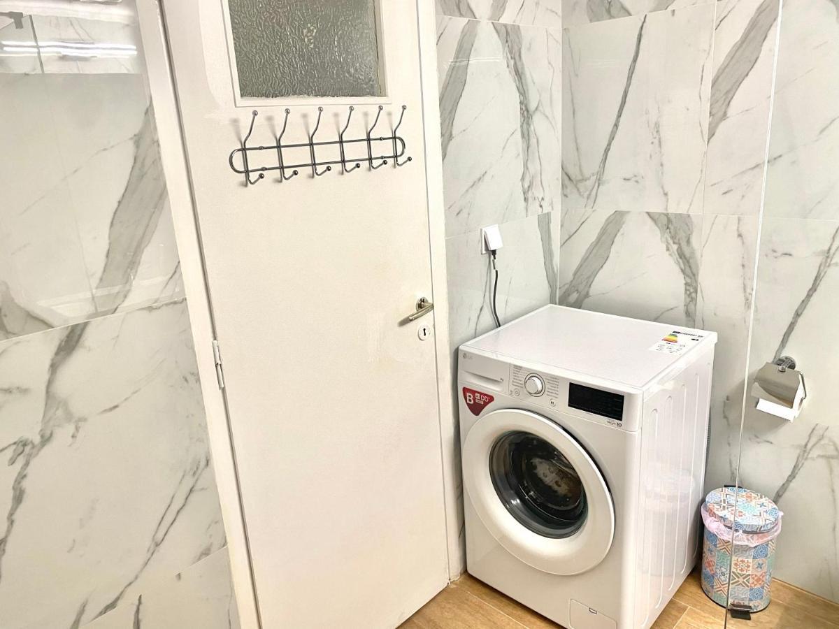 Quiet Near Subway And Acropolis 2 Bedrooms Apt 아테네 외부 사진