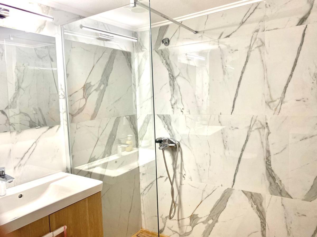 Quiet Near Subway And Acropolis 2 Bedrooms Apt 아테네 외부 사진